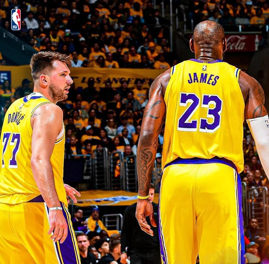 九游内购游戏合集关于湖人球星三分绝杀，全场观众热烈欢呼，大小位置得到继续虽然下载.的信息