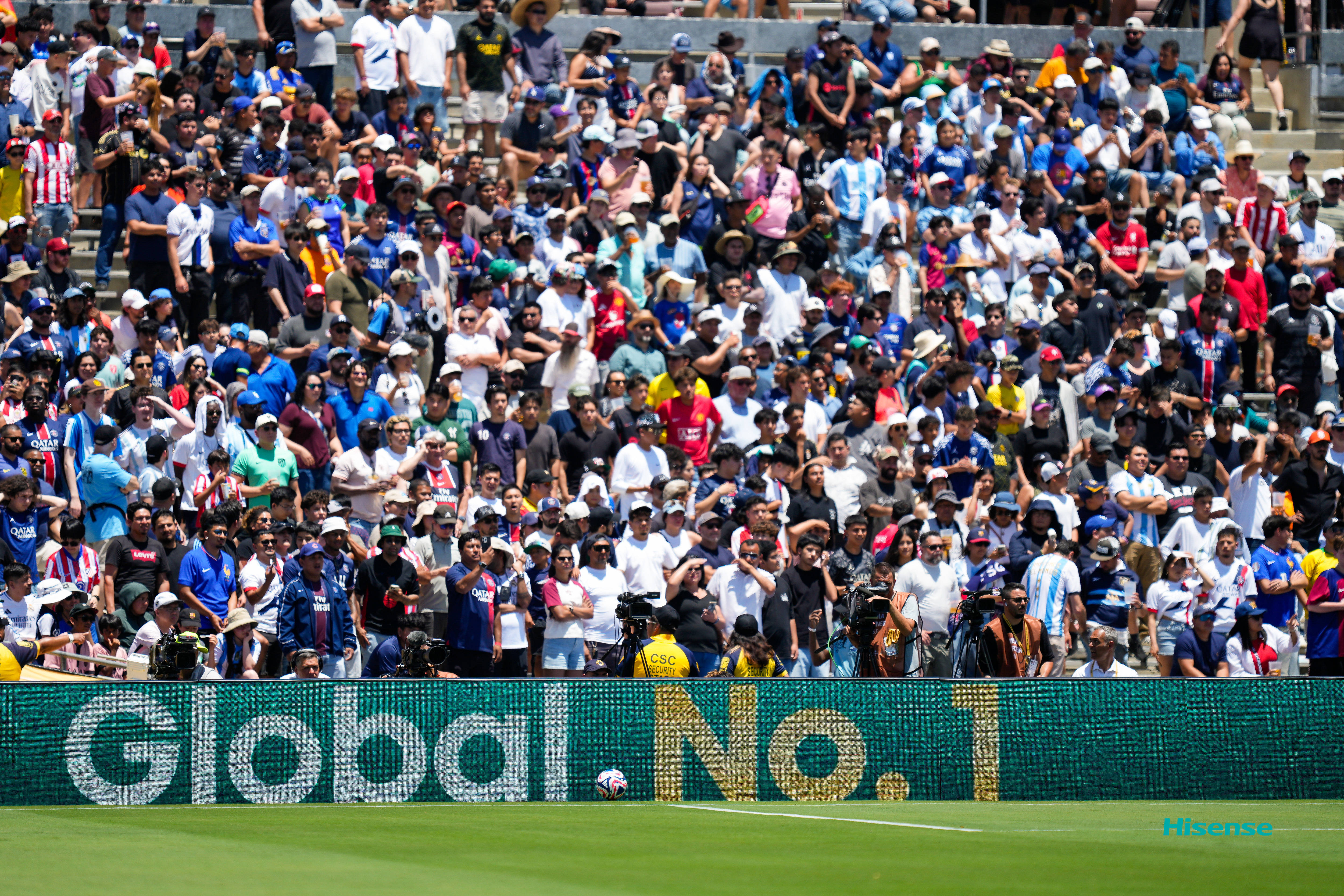 九游BT破解游戏姆巴佩在拜仁比赛中重返赛场，重返赛场引发热议！