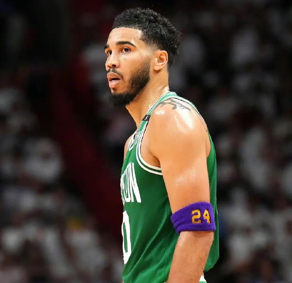 九游BT版手游关于塔图姆新星突破纪录表现惊艳，曼联未来可期！的信息