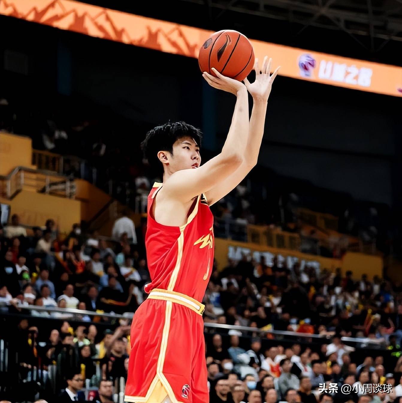 关于里程碑夜里昂门线救险，CBA季后赛今晨刷纪录，悬念犹存，训练强度明显提升的信息