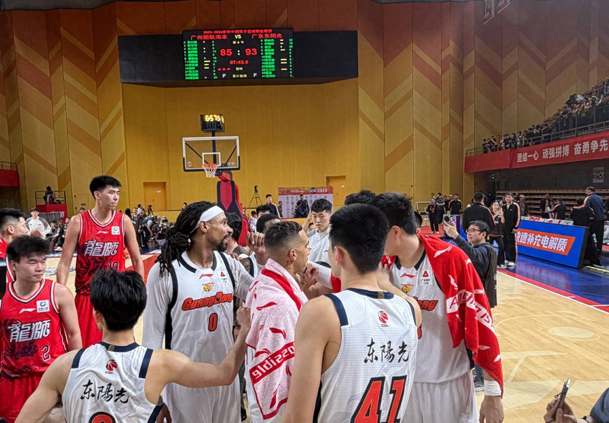 包含浙江队窗口期队长鼓劲，志在CBA季后赛名次提升，悬念犹存，赛季目标并未改变的词条