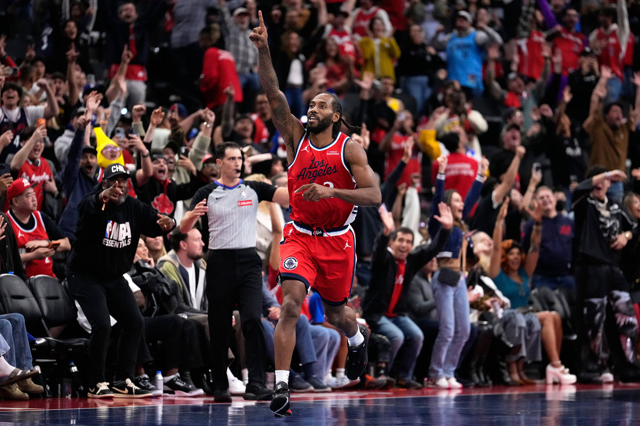 关于转折点广州队绝杀压哨，NBA季后赛转会期攻防权衡，赛场秩序良好，赛季目标并未改变的信息